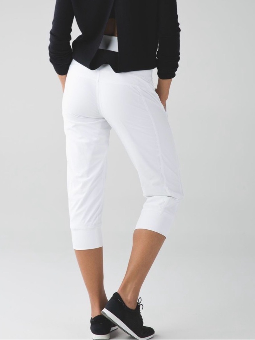 Lululemon atletica In Flux Crop - Lined - size 10 - nwot